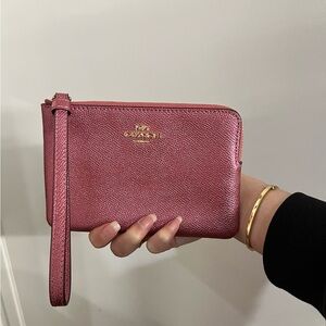Pink Coach Metallic Wristlet 💌🎀